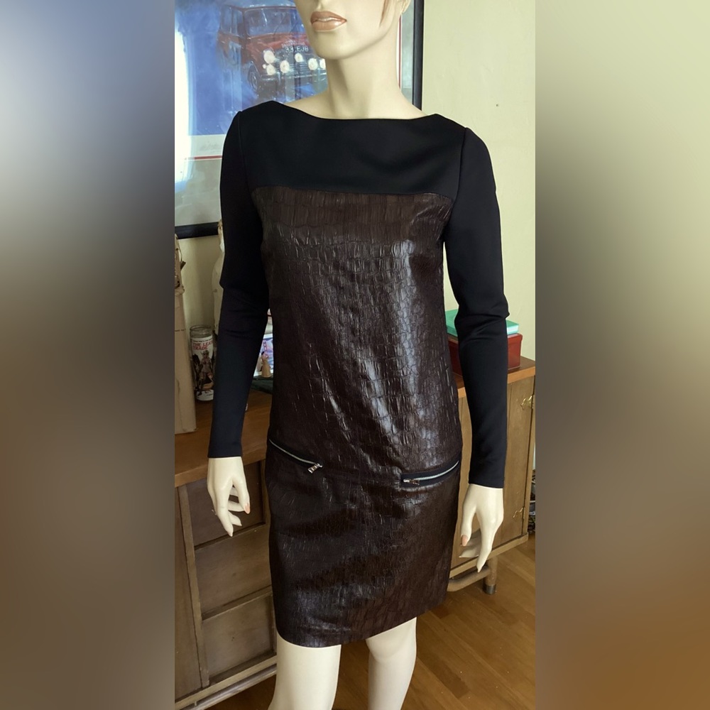 Maggie London alligator embossed mod dress. So cute! Size 2